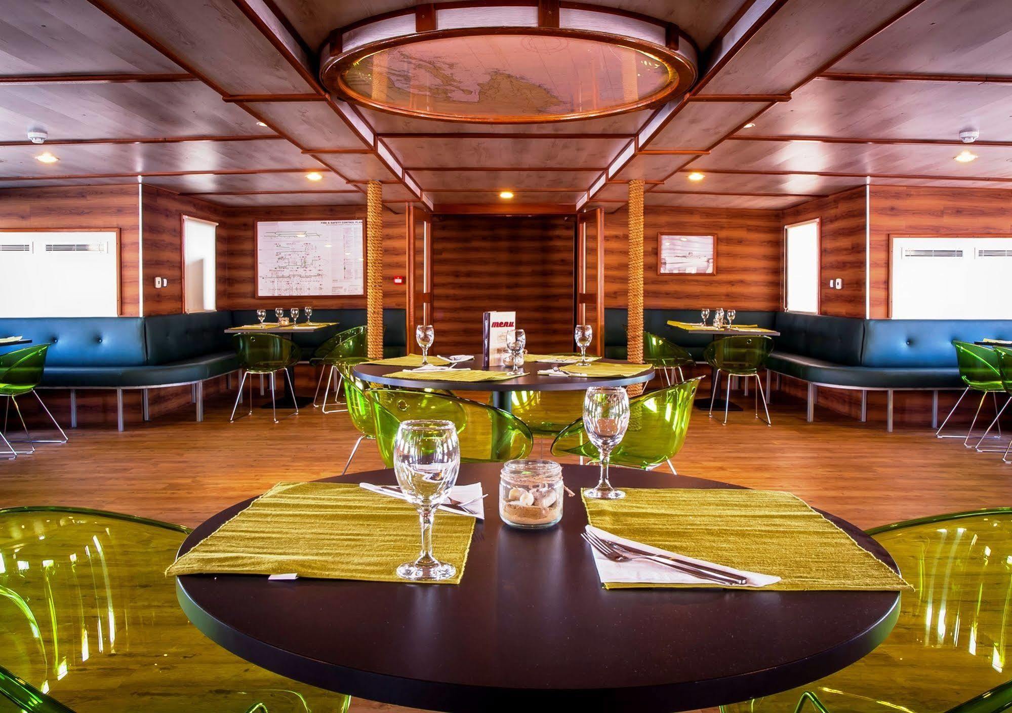 Botel Marina Риека Экстерьер фото